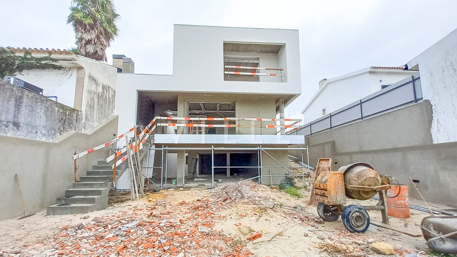 Moradia T5 em Santa Joana